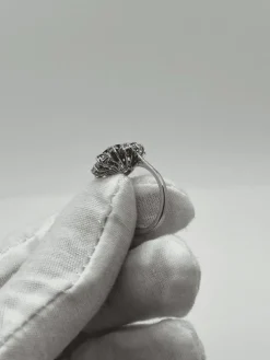 Bague marguerite or blanc, saphir, diamants
