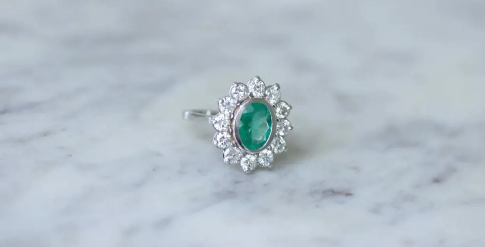 Bague marguerite Or blanc Emeraude Diamants
