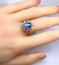 Bague marguerite or blanc, saphir et 10 diamants