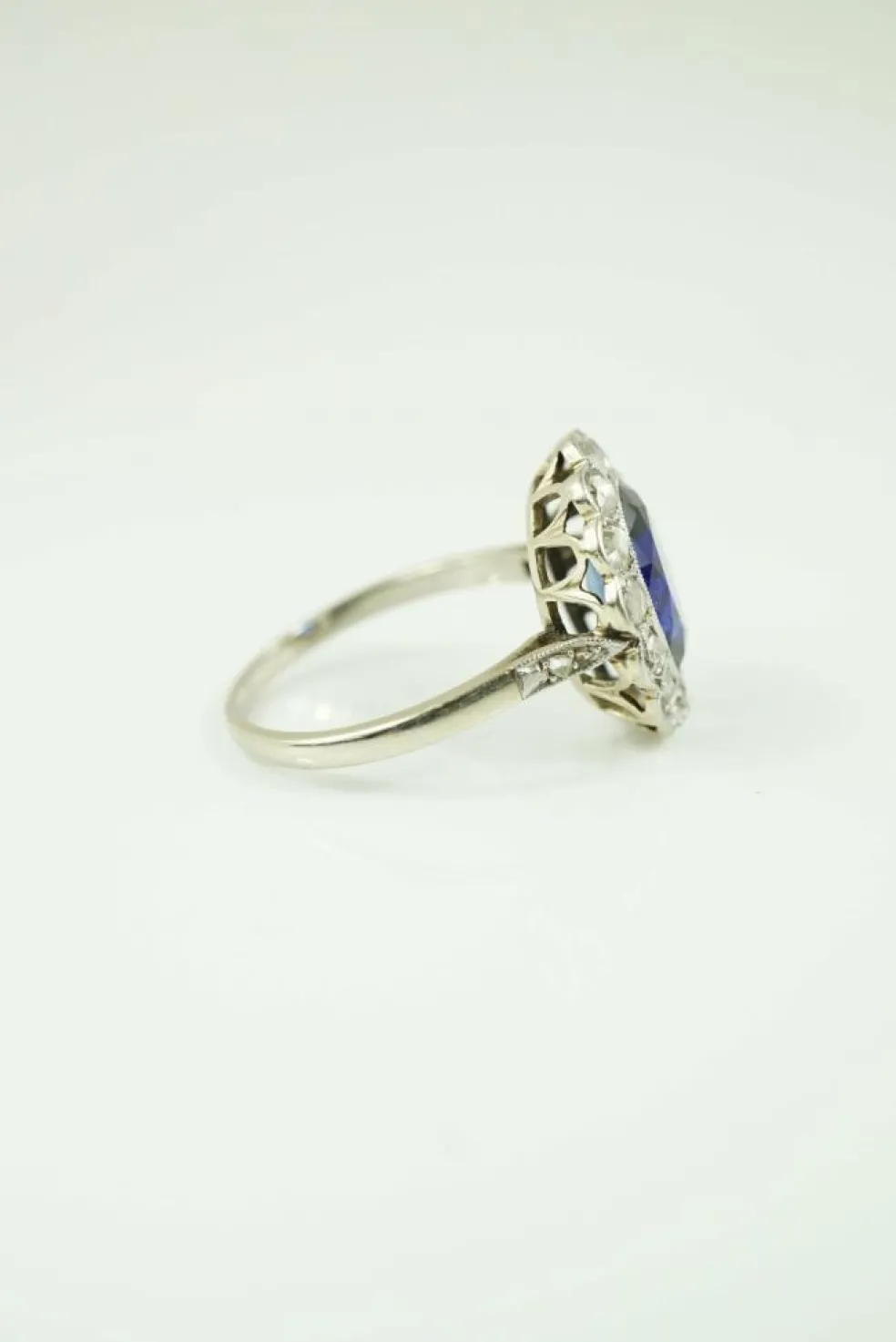 Bague marguerite or diamants et saphir synthètique art déco