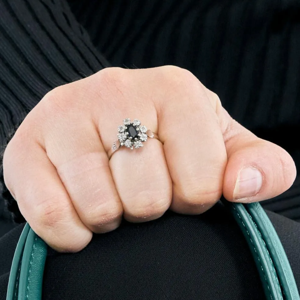 Bague Marguerite or gris, saphir et diamants