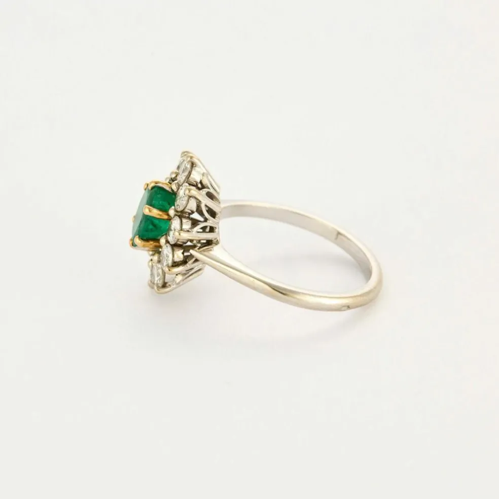 Bague Marguerite or gris et jaune, diamants et émeraude