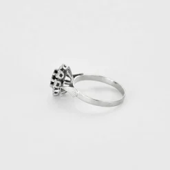 Bague Marguerite or gris, saphir et diamants