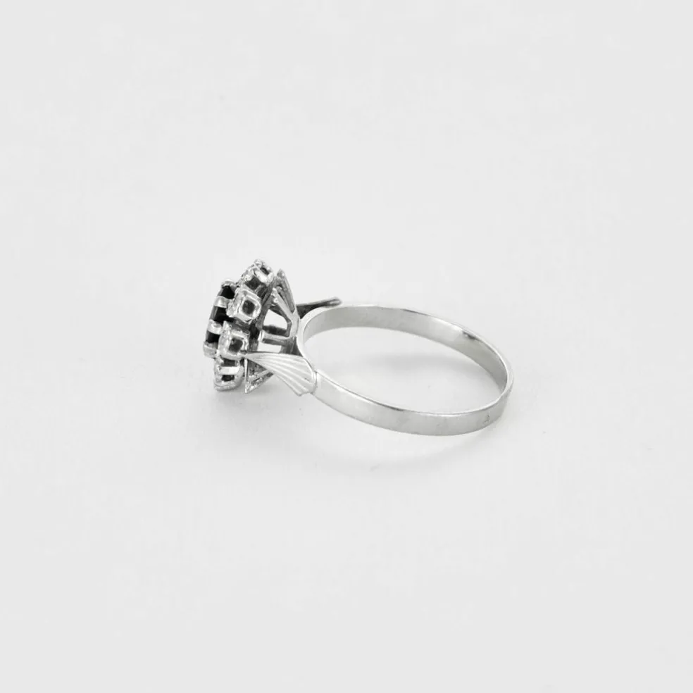 Bague Marguerite or gris, saphir et diamants