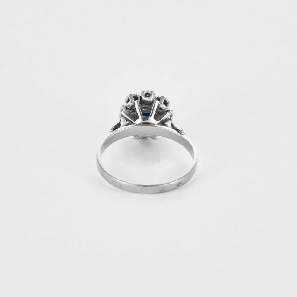 Bague Marguerite or gris, saphir et diamants