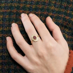 Bague marguerite or jaune, rubis et diamants