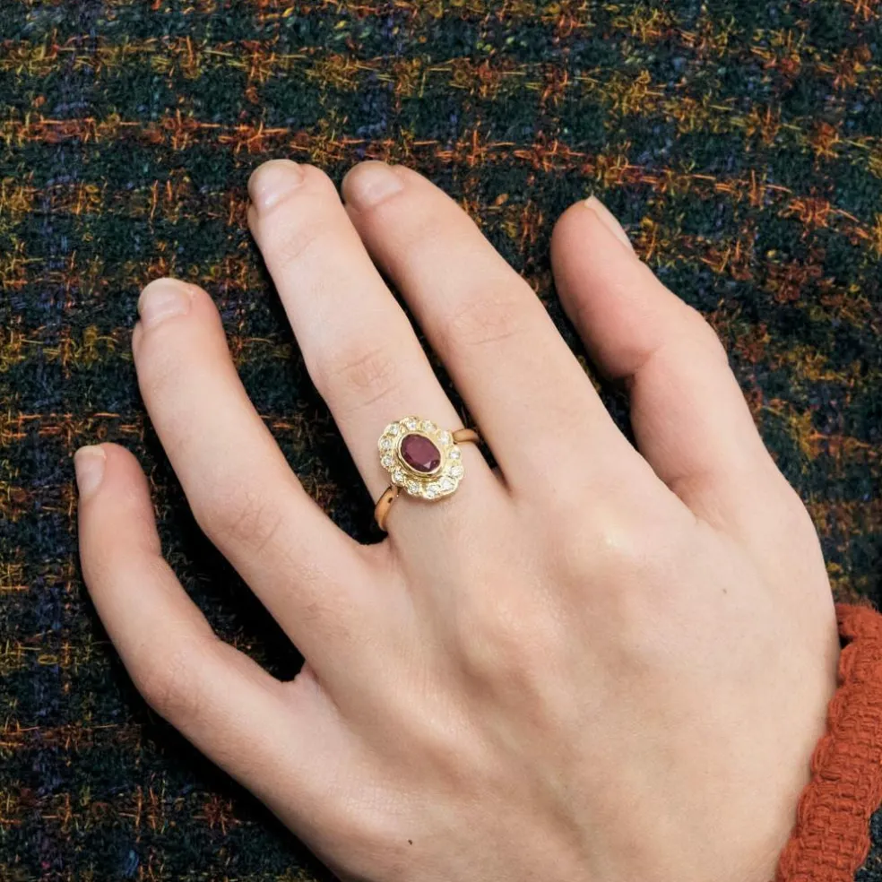 Bague marguerite or jaune, rubis et diamants