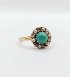 Bague marguerite or jaune, cabochon de turquoise, diamants et perles (circa 1900)