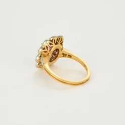 Bague marguerite or jaune et platine, diamants et saphirs rose