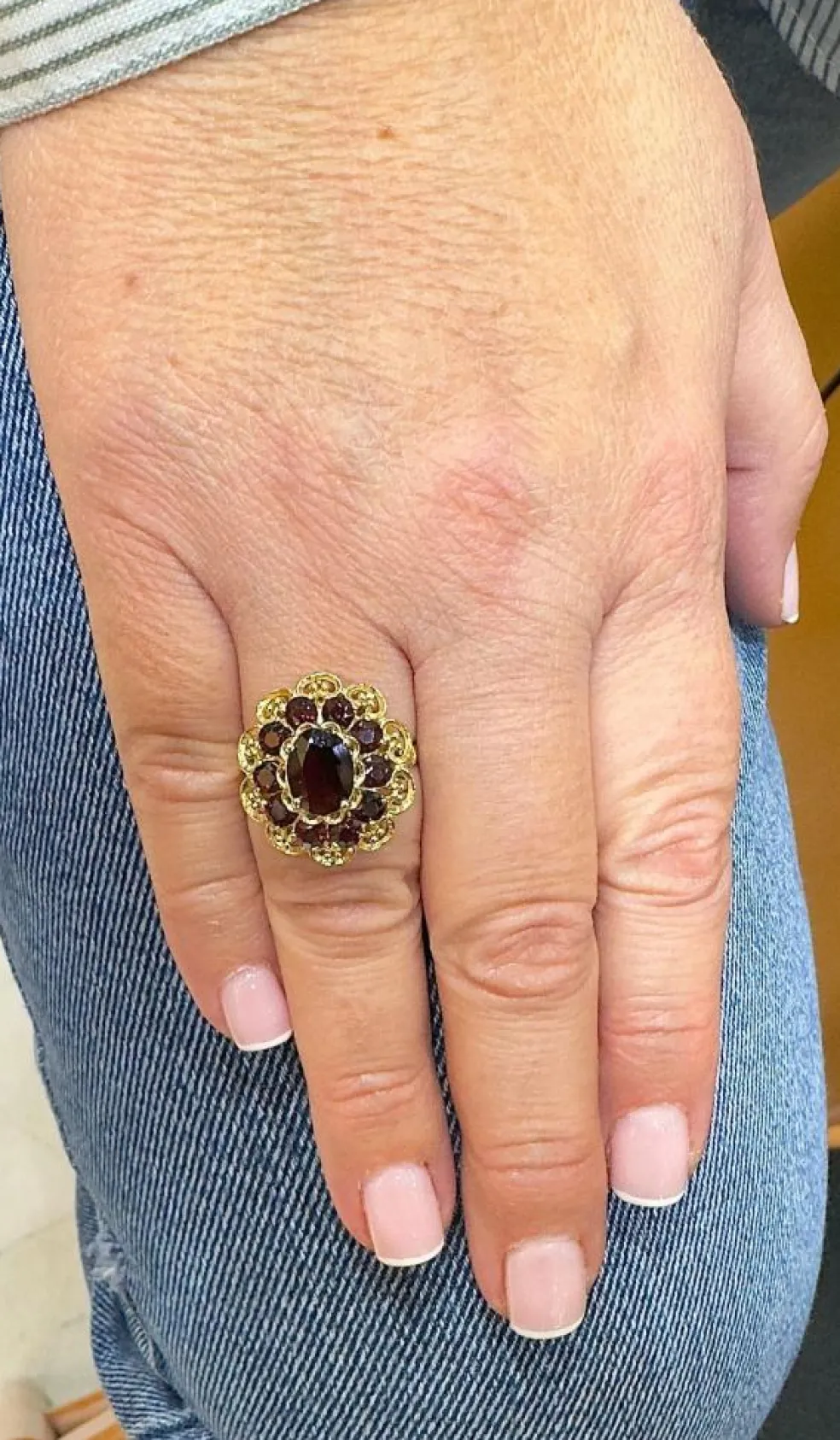 Bague marguerite or jaune grenats