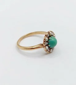 Bague marguerite or jaune, cabochon de turquoise, diamants et perles (circa 1900)