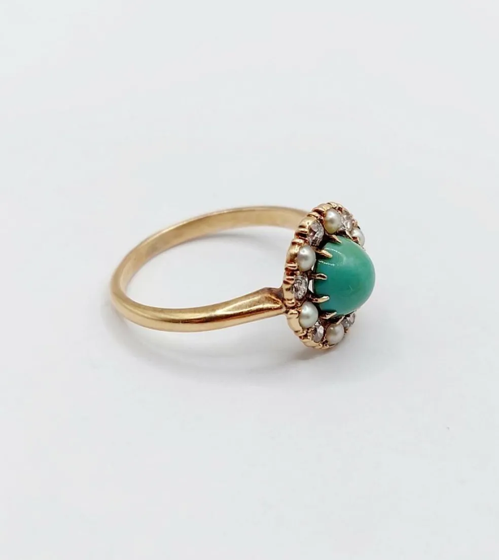 Bague marguerite or jaune, cabochon de turquoise, diamants et perles (circa 1900)