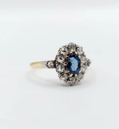 Bague marguerite or jaune, saphir synthétique et diamants (circa 1900)
