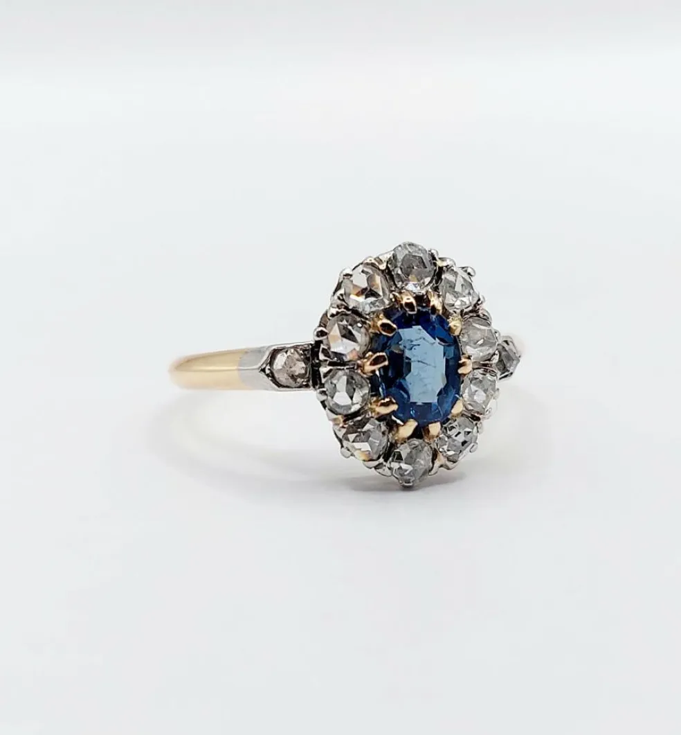 Bague marguerite or jaune, saphir synthétique et diamants (circa 1900)