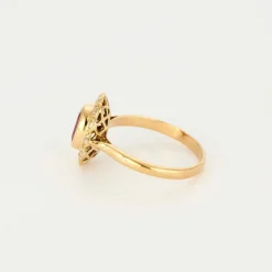 Bague marguerite or jaune, rubis et diamants