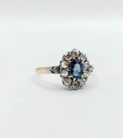 Bague marguerite or jaune, saphir synthétique et diamants (circa 1900)