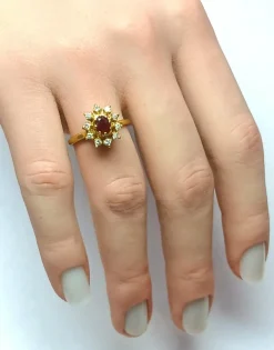 Bague marguerite or jaune, rubis et diamants