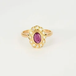 Bague marguerite or jaune, rubis et diamants