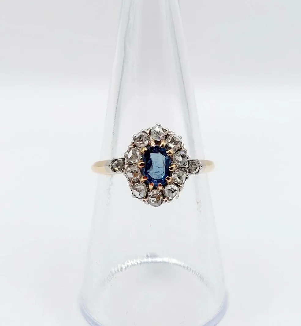 Bague marguerite or jaune, saphir synthétique et diamants (circa 1900)