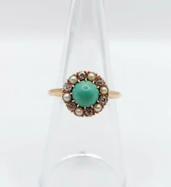 Bague marguerite or jaune, cabochon de turquoise, diamants et perles (circa 1900)