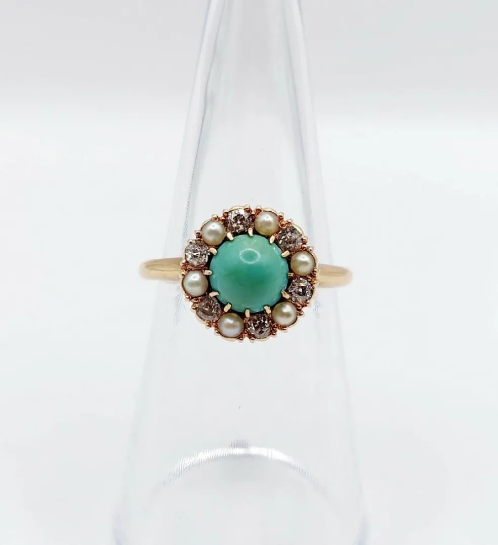 Bague marguerite or jaune, cabochon de turquoise, diamants et perles (circa 1900)