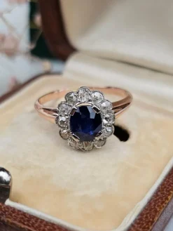 Bague Marguerite Or rose, Platine, Saphir, Diamants