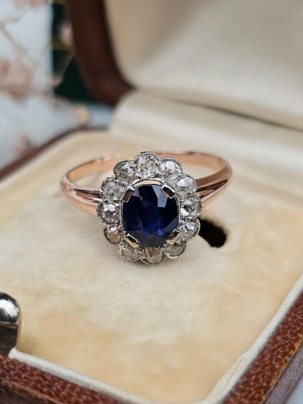 Bague Marguerite Or rose, Platine, Saphir, Diamants
