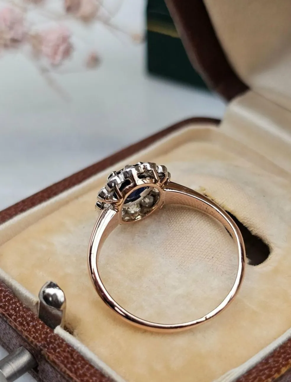 Bague Marguerite Or rose, Platine, Saphir, Diamants