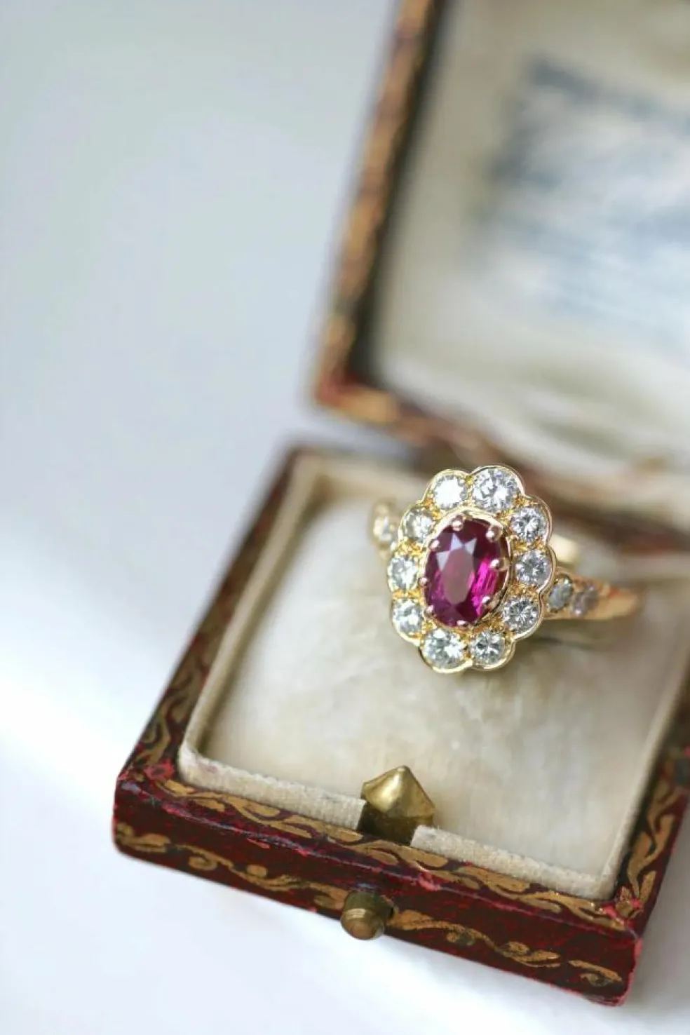 Bague Marguerite Ovale Rubis et Diamants