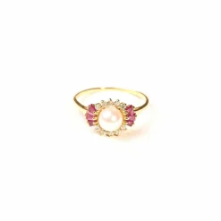 Bague marguerite perle diamants et rubis en or jaune