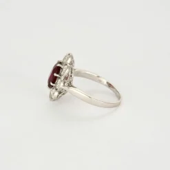 Bague marguerite platine et or blanc, rubis et diamants