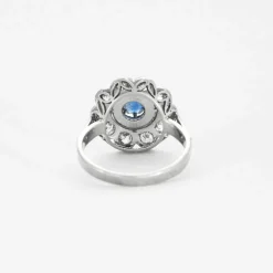 Bague marguerite platine et or gris avec saphir