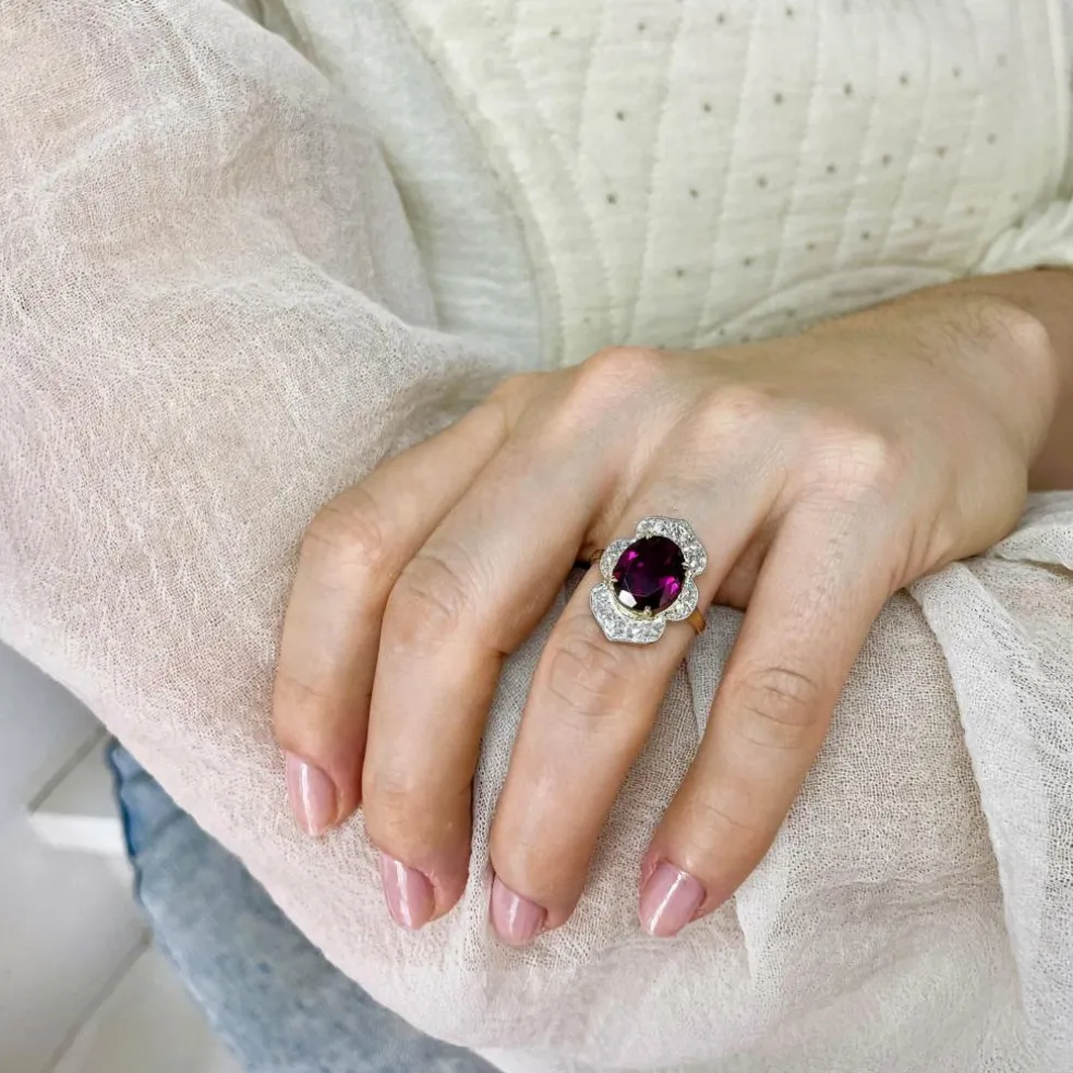 Bague marguerite rhodolite et diamants en or jaune