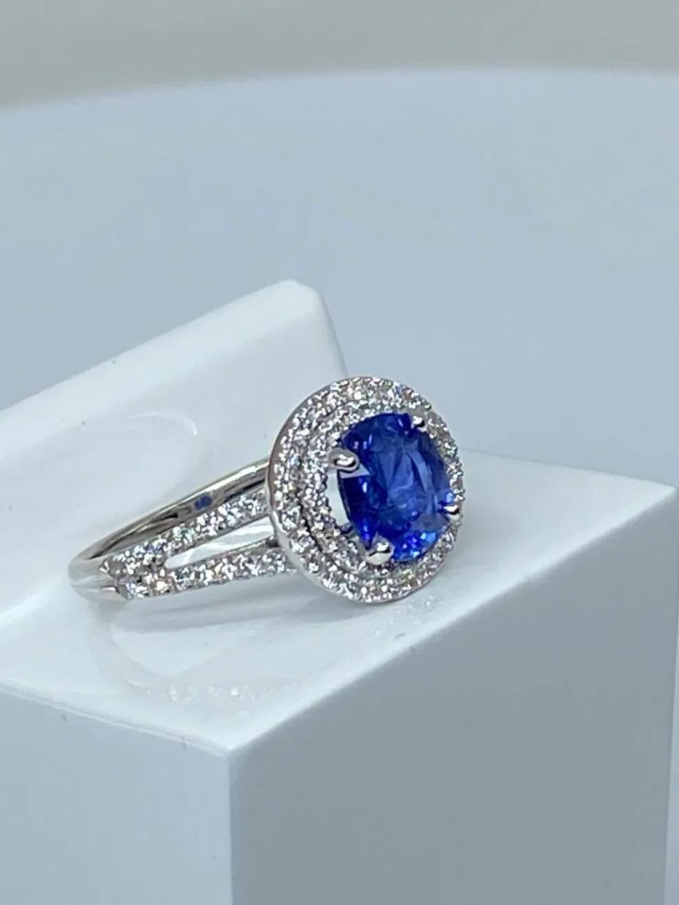 Bague marguerite ronde saphir et diamants