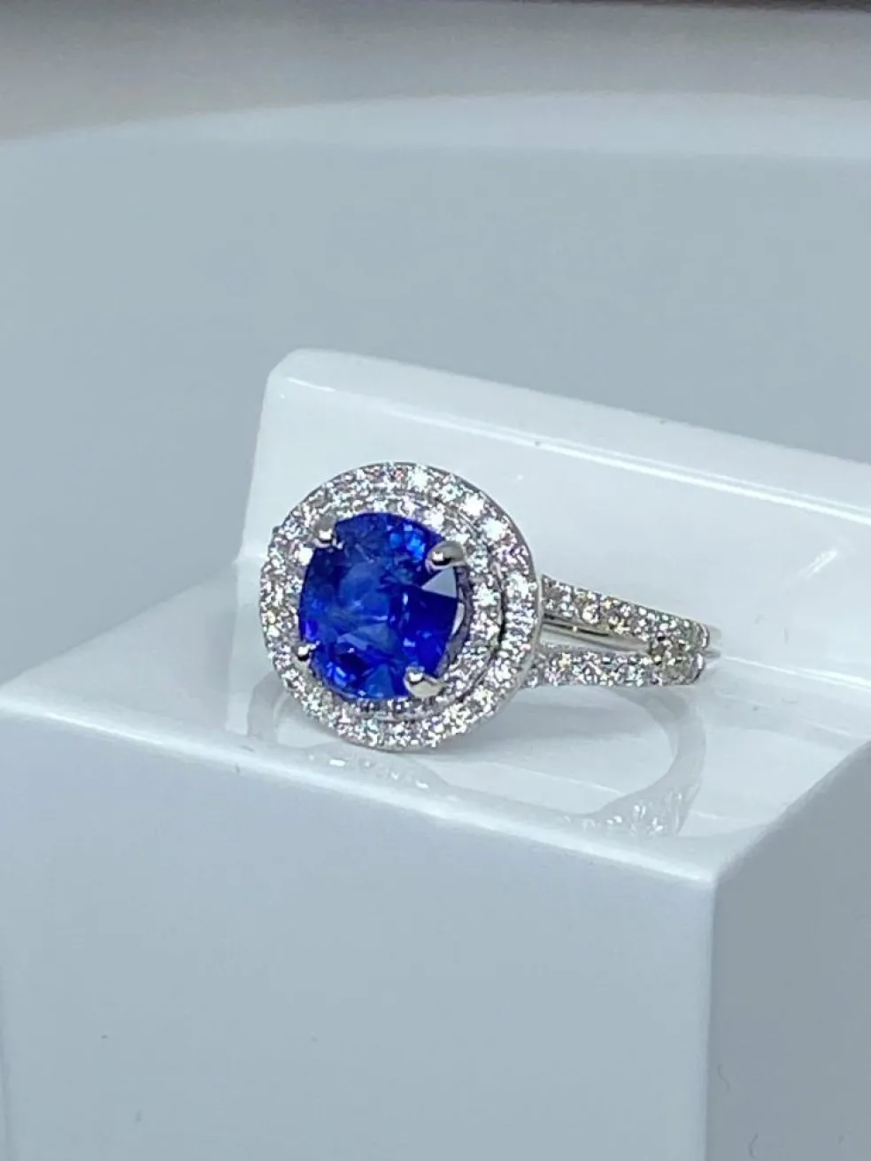 Bague marguerite ronde saphir et diamants