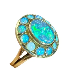 Bague marguerite, Rétro, or jaune 18 carat, opales, de style Napoléon III, époque circa 1970