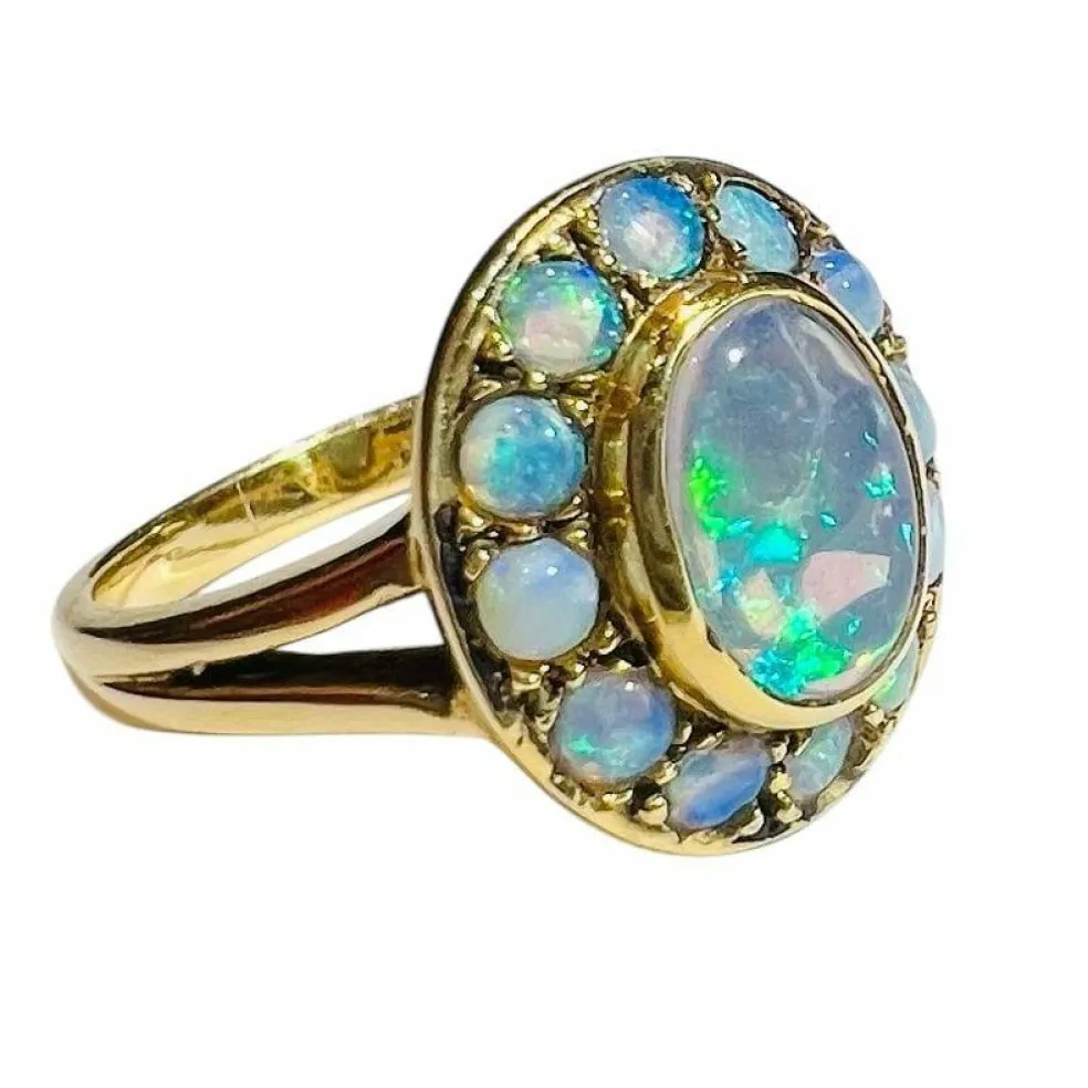 Bague marguerite, Rétro, or jaune 18 carat, opales, de style Napoléon III, époque circa 1970