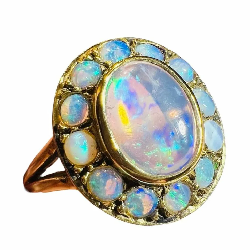Bague marguerite, Rétro, or jaune 18 carat, opales, de style Napoléon III, époque circa 1970
