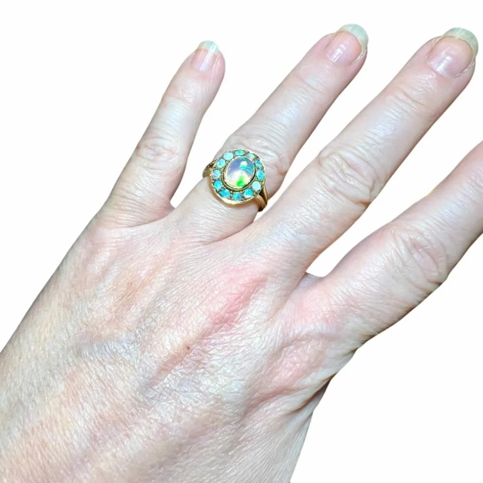 Bague marguerite, Rétro, or jaune 18 carat, opales, de style Napoléon III, époque circa 1970