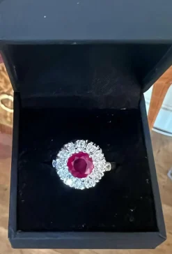Bague marguerite rubis birman 2 Carats diamants platine or blanc (Certificat)