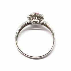 Bague marguerite rubis diamants or blanc