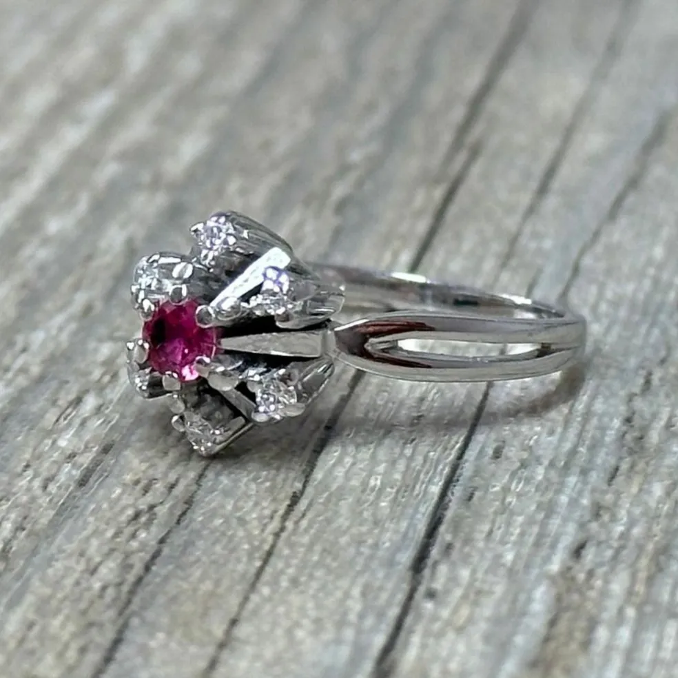 Bague marguerite rubis diamants