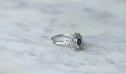 Bague marguerite saphir entourage diamants