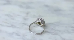 Bague marguerite saphir entourage diamants