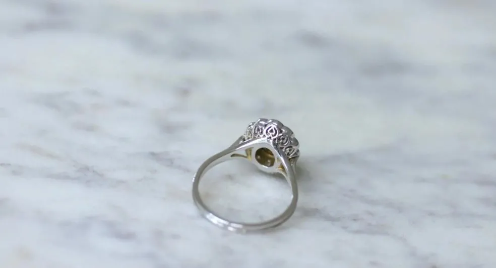 Bague marguerite saphir entourage diamants