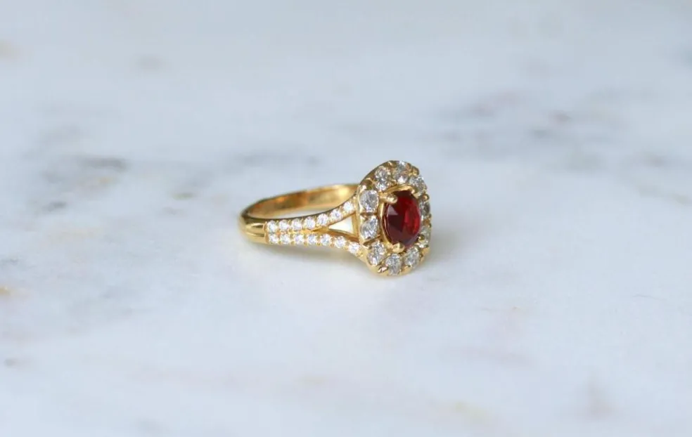 Bague Marguerite spinelle entourage diamants