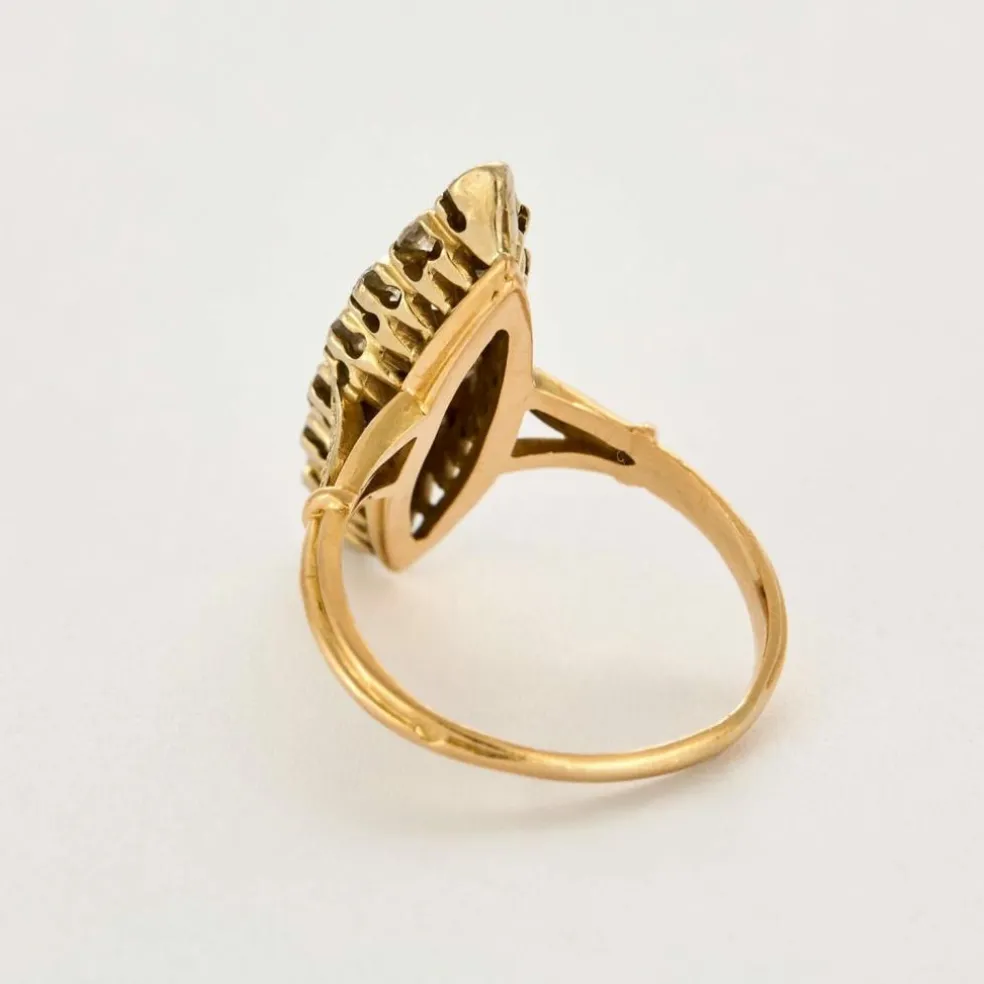 Bague marquise en or jaune et or gris, diamants
