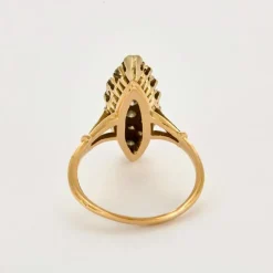 Bague marquise en or jaune et or gris, diamants