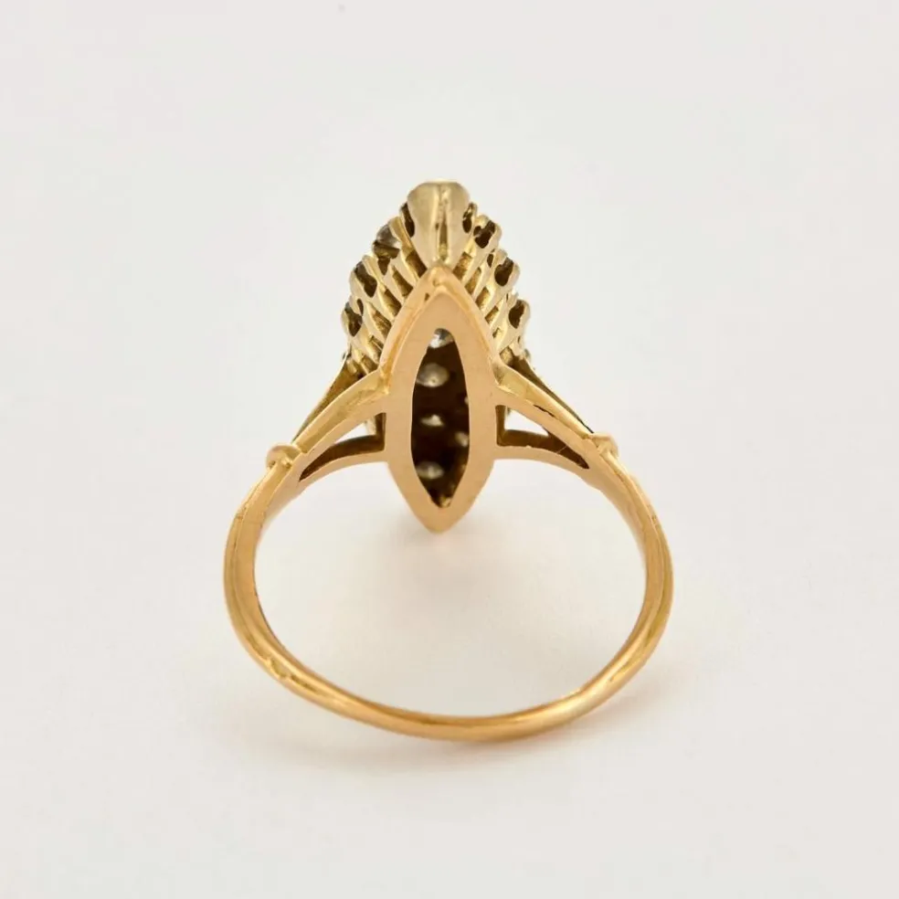 Bague marquise en or jaune et or gris, diamants