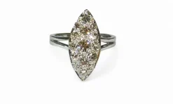 Bague marquise ancienne en or blanc et diamants